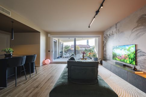 Open Space in stile contemporaneo di 40 di SaturninoStudio Architecture and Design Open Space in stile contemporaneo di 40 di SaturninoStudio Architecture and Design