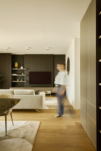 Soggiorno in stile contemporaneo di 35 di EasyRelooking srls