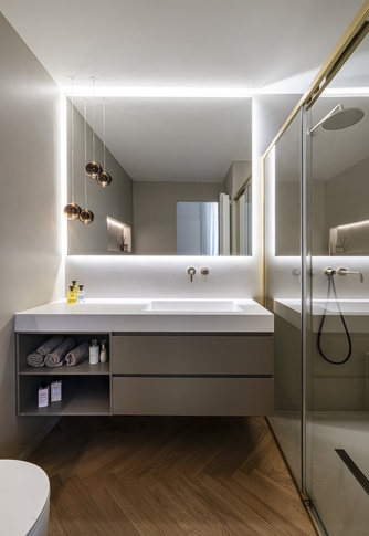 Bagno in stile contemporaneo di 5 di Studio DOM