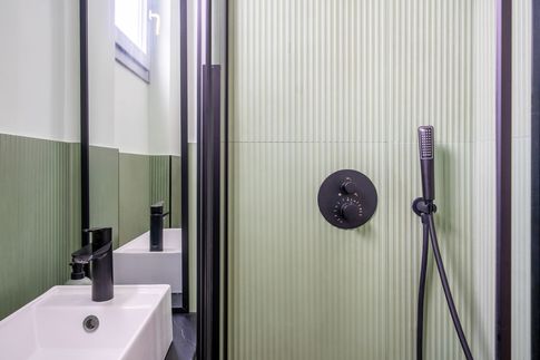 Bagno di Servizio in stile contemporaneo di 2 di Gianluca Chiocca Interior Design Studio