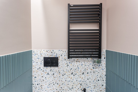 Bagno in stile contemporaneo di 3 di Valentina Varricchio Architetto Bagno in stile contemporaneo di 3 di Valentina Varricchio Architetto