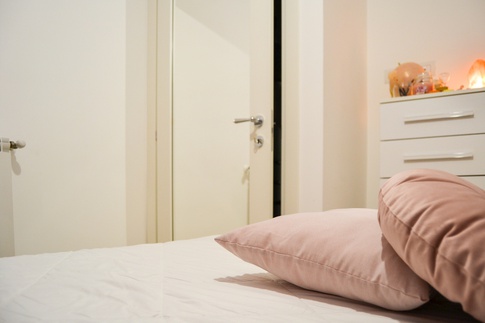 Camera da Letto in stile contemporaneo di 12 di ValentinaZoccoArchitetto