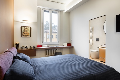 Camera da Letto in stile contemporaneo di 19 di Moltefacce SRL Camera da Letto in stile contemporaneo di 19 di Moltefacce SRL