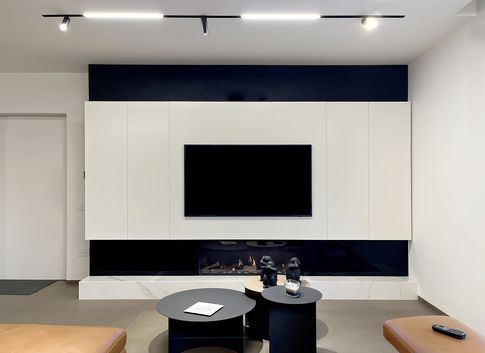 Open Space in stile moderno di 60 di B2Carchitetti