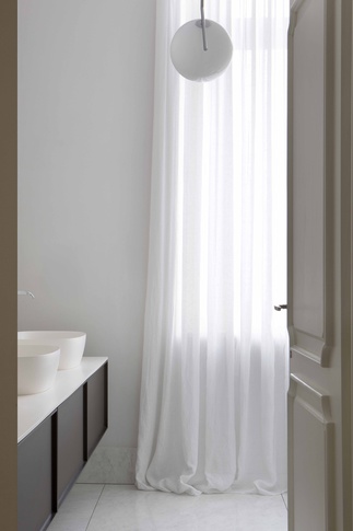 Bagno in stile moderno di 7 di Gambino Flamini | architetti