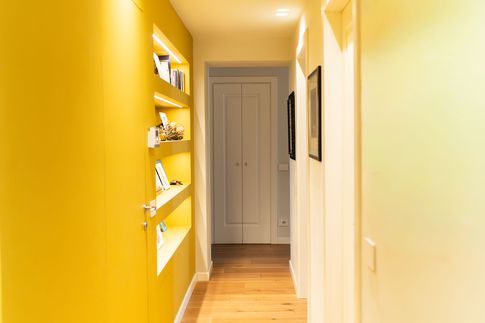 Corridoio in stile eclettico di 6 di Davide Gratteri Architetto