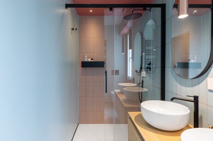 Bagno in stile contemporaneo di 4 di Maurizio Giovannoni Studio Bagno in stile contemporaneo di 4 di Maurizio Giovannoni Studio