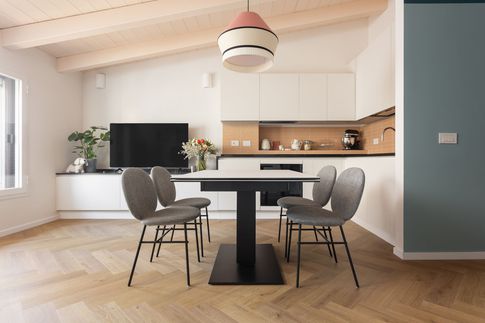 Open Space in stile contemporaneo di 20 di Facta Studio Architetti Milano