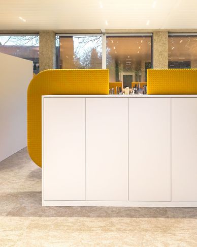 Open Space in stile contemporaneo di 1400 di Frame Farm - Architecture & Design