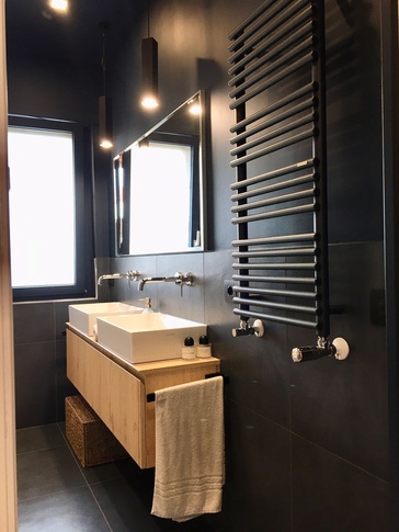 Bagno in stile contemporaneo di 5 di Architetta Marinella Verardi Bagno in stile contemporaneo di 5 di Architetta Marinella Verardi