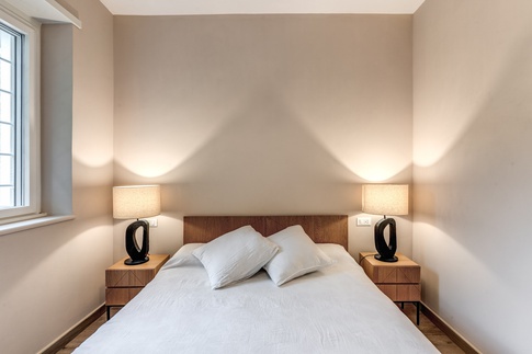Camera da Letto in stile coloniale di 13 di MOB Architects Camera da Letto in stile coloniale di 13 di MOB Architects