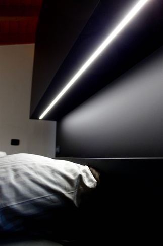 Open Space in stile moderno di 60 di SuMisura Architetti