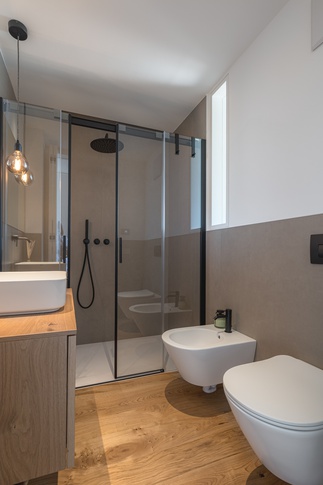 Bagno in stile contemporaneo di 20 di Nicoletta Zanella