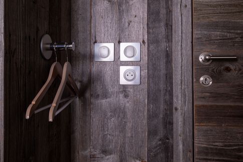 Camera da Letto in stile moderno di 15 di Design Alpino