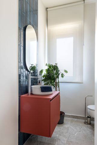 Bagno di Servizio in stile contemporaneo di 2 di Marila Fasulo Architetto