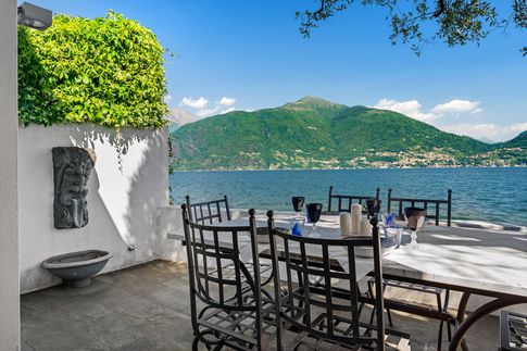 Terrazza in stile contemporaneo di 15 di Epifanov Foto Interni