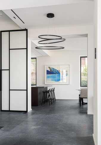 Cucina in stile moderno di 13 di NOMADE ARCHITETTURA
