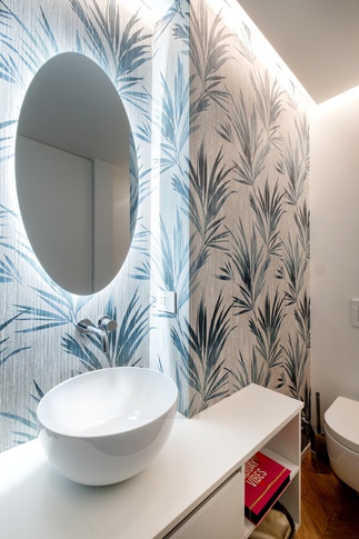 Bagno in stile moderno di 4 di Bossi Vigorito Building Interior