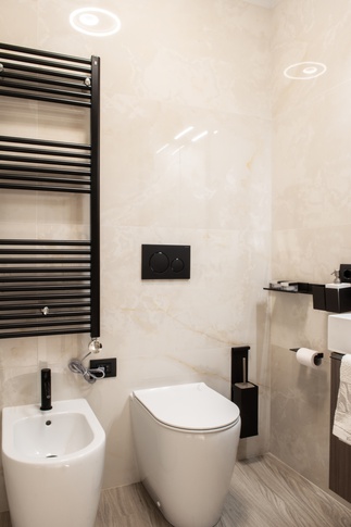 Bagno di Servizio in stile moderno di 3 di Chiara Colucci Interior Designer