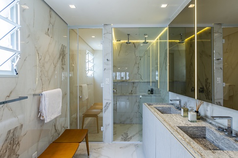 Bagno in stile moderno di 8 di Guzlive
