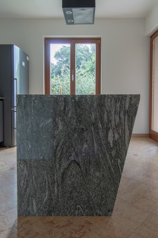 Cucina in stile contemporaneo di 20 di APstudio