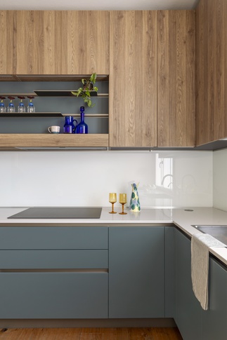 Cucina in stile contemporaneo di 12 di tapas studio Cucina in stile contemporaneo di 12 di tapas studio