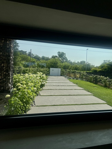 Giardino in stile minimal di 2000 di Diletta Castagna Studio Giardino in stile minimal di 2000 di Diletta Castagna Studio