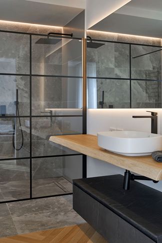 Bagno in stile contemporaneo di 6 di DQA Studio di architettura