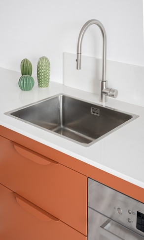 Cucina in stile contemporaneo di 8 di LATER STUDIO / architetto Paola Cortesi
