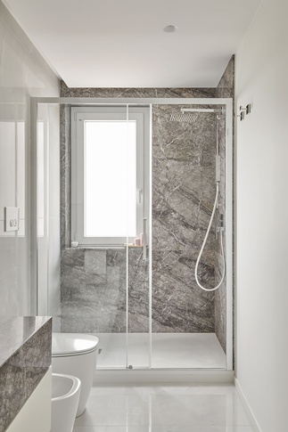 Bagno in stile moderno di 6 di Chantal Forzatti architetto Bagno in stile moderno di 6 di Chantal Forzatti architetto