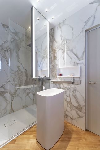 Bagno in stile contemporaneo di 8 di ZPSTUDIO
