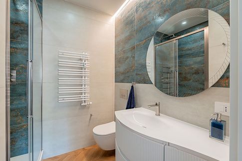 Bagno in stile moderno di 7 di Wephouse