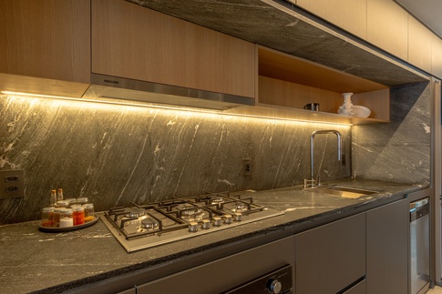 Cucina in stile moderno di 22 di Guzlive