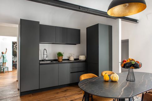 Cucina in stile soft industrial di 20 di Marila Fasulo Architetto