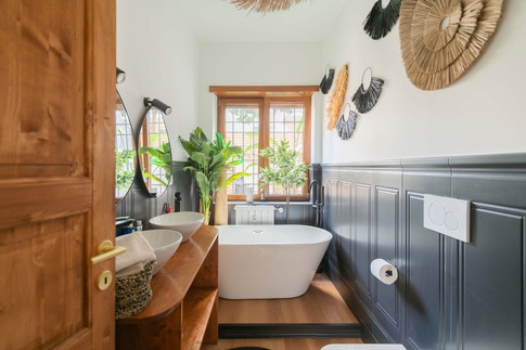 Bagno in stile urban jungle di 4 di Jessica Damiani architetto