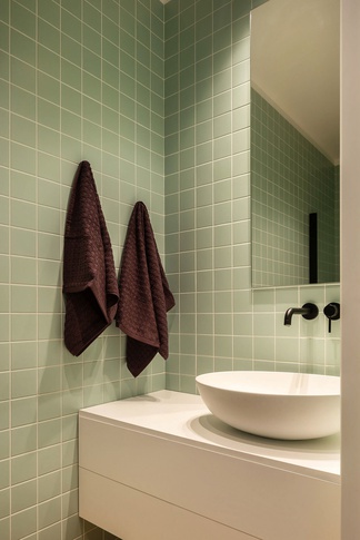 Bagno di Servizio in stile contemporaneo di 5 di Subconscio studio