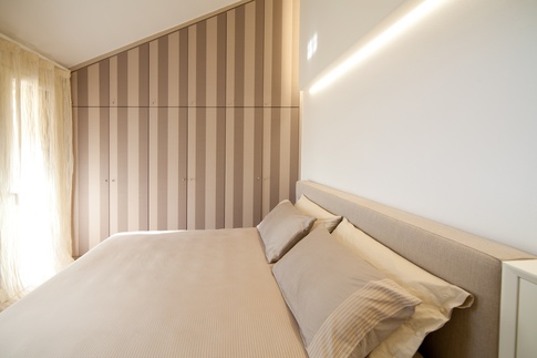 Camera da Letto in stile contemporaneo di 12 di Elena Vigano' Architetto
