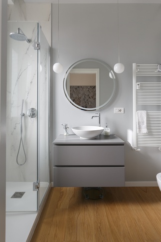 Bagno in stile moderno di 4 di zero6studio