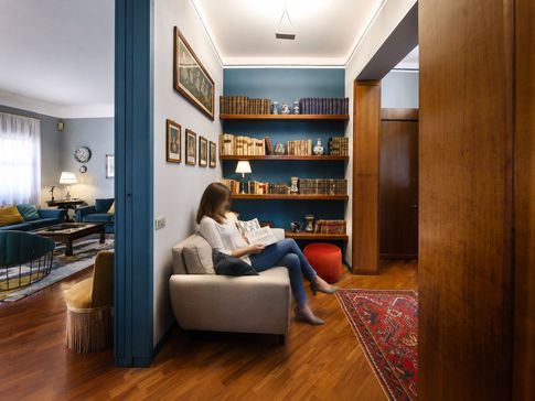Soggiorno in stile vintage di 30 di Equus Architects