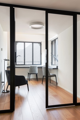 Studio in stile moderno di 8 di NOMADE ARCHITETTURA Studio in stile moderno di 8 di NOMADE ARCHITETTURA