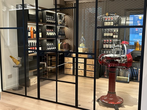 Cantina in stile soft industrial di 14 di ARCHIabita