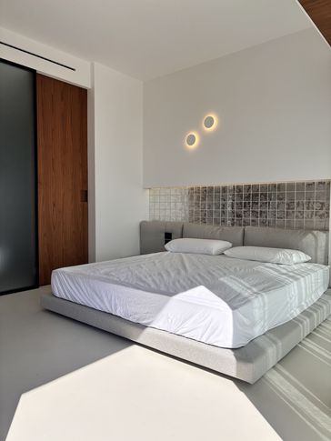 Camera da Letto in stile moderno di 14 di Alessandro Magno Studio