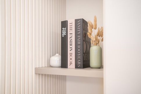 Camera da Letto in stile contemporaneo di 9 di FCInteriorDesignStudio |