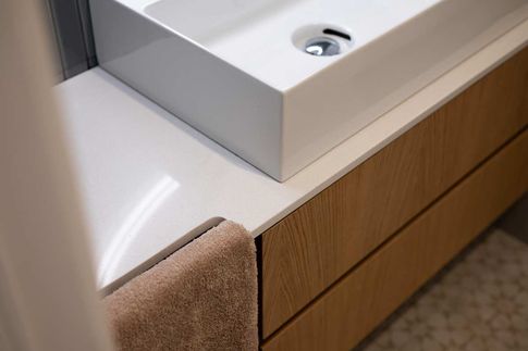 Bagno di Servizio in stile contemporaneo di 7 di MANUARINO architettura design comunicazione Bagno di Servizio in stile contemporaneo di 7 di MANUARINO architettura design comunicazione