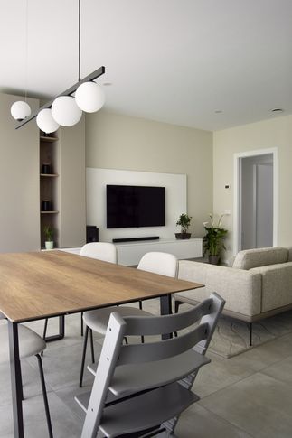 Open Space in stile moderno di 38 di Silvia Aquilani . Design studio