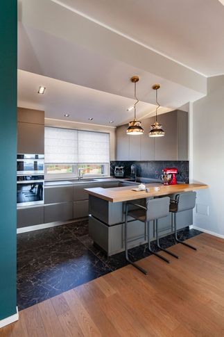 Open Space in stile minimal di 50 di Pucciarelli Architetti Open Space in stile minimal di 50 di Pucciarelli Architetti