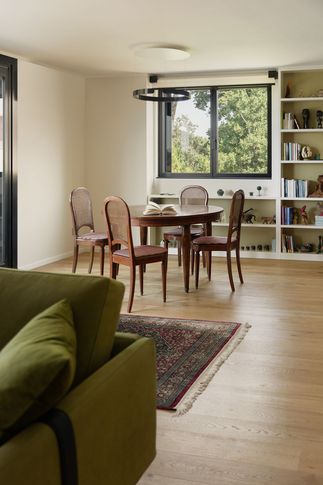 Soggiorno in stile contemporaneo di 35 di Architetto Sara Edalatkhah