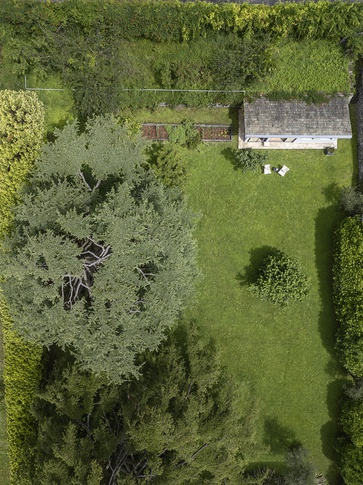Giardino in stile contemporaneo di 1 di Chantal Forzatti architetto