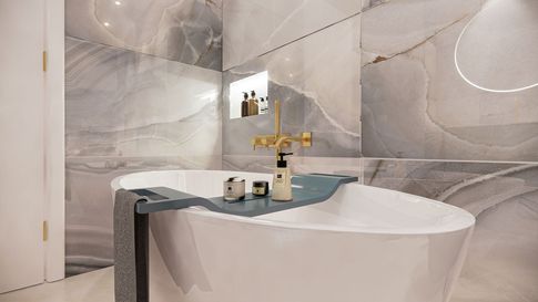 Bagno in stile contemporaneo di 10 di Studio LABventinove