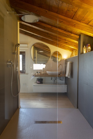 Bagno in stile moderno di 12 di zero6studio